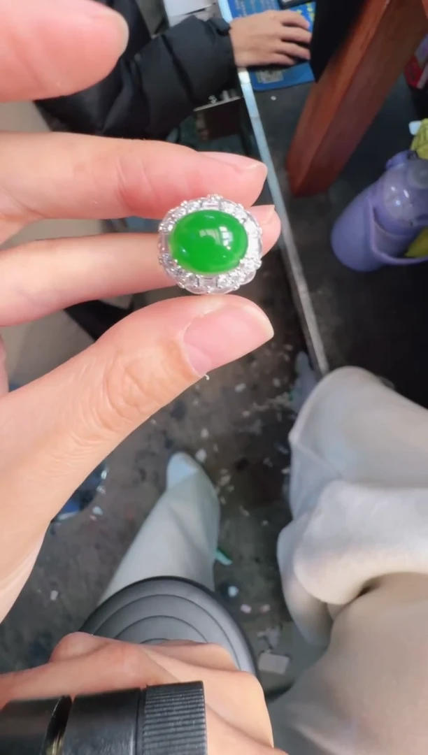 未镶嵌定制翡翠A货有轻微色差属于正常现象，戒指多样性发货1