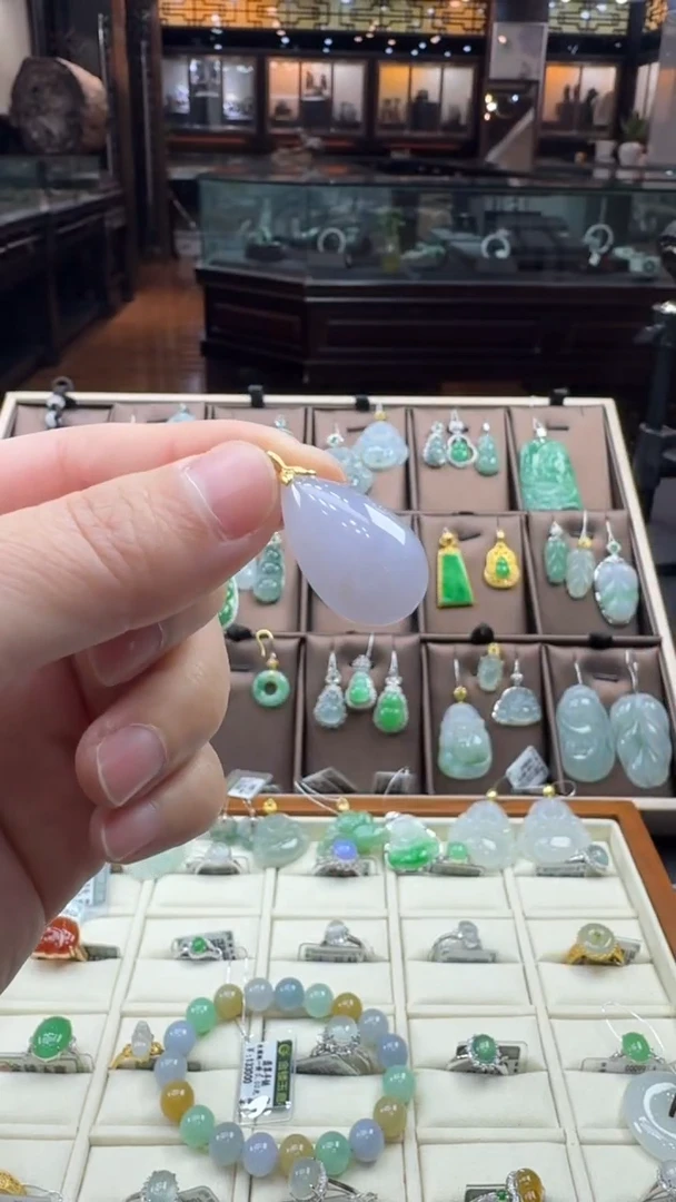 【闪购商品】翡翠颈饰18K金镶嵌翡翠福瓜