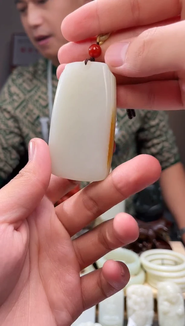 颈饰未镶嵌和田玉吊坠