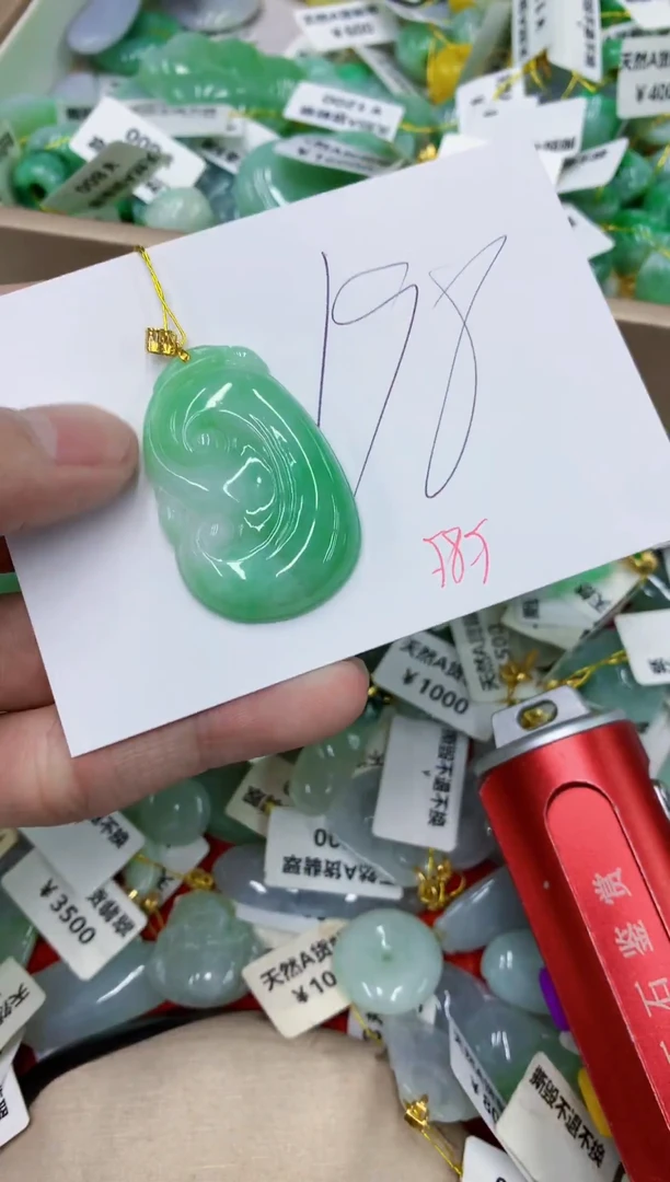 颈饰18K金镶嵌翡翠1111111111111
