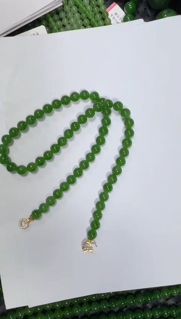 项链未镶嵌和田玉（碧玉）冰胶底微黑点8m项链