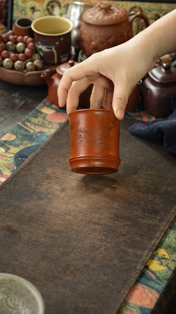 朱泥刻绘龙紫砂杯