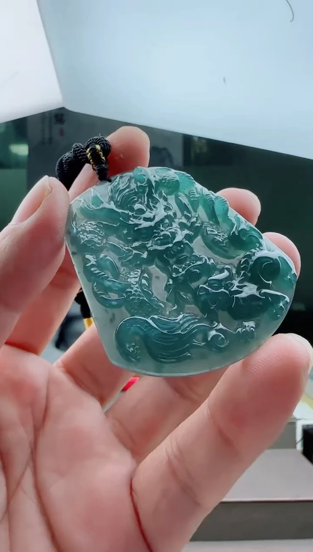 【闪购商品】翡翠颈饰未镶嵌方龙