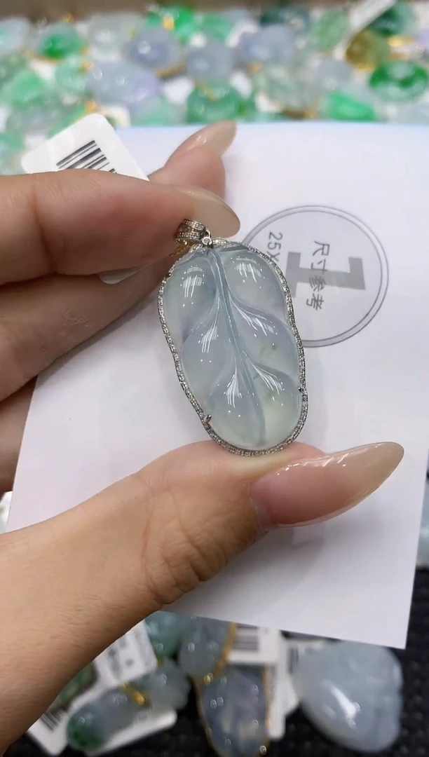 颈饰18K金镶嵌翡翠111111111111