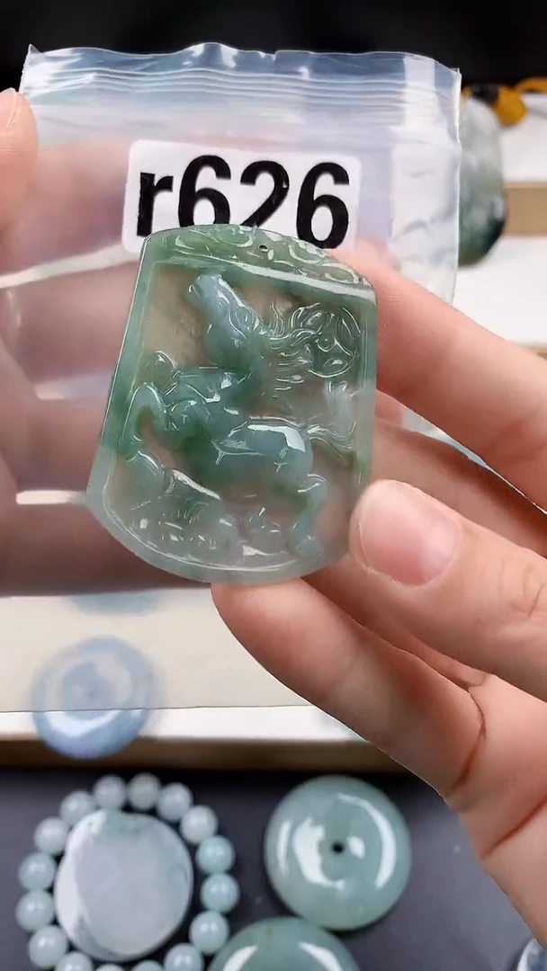 颈饰未镶嵌翡翠天然翡翠吊坠挂件