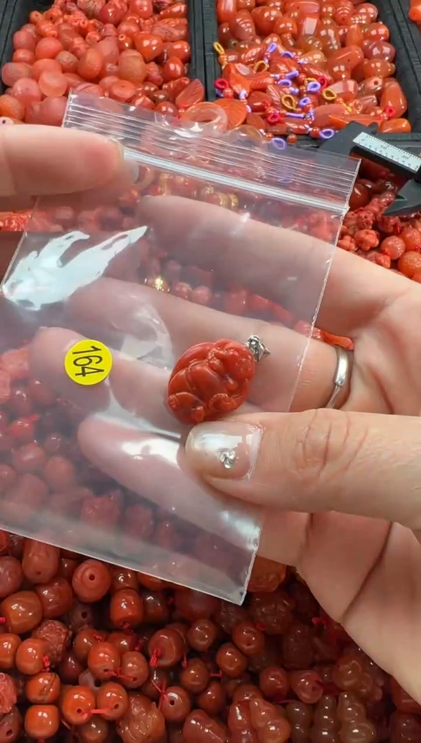 【闪购商品】南红玛瑙颈饰未镶嵌1