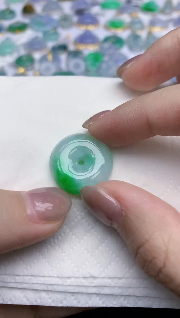 【闪购商品】翡翠颈饰未镶嵌天然翡翠A货