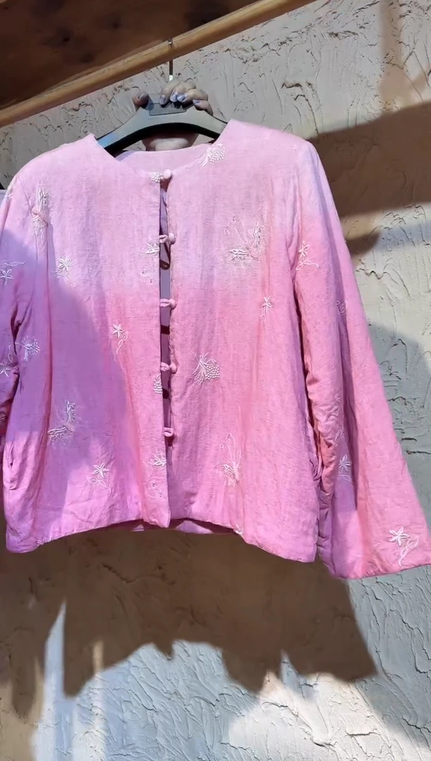 粉染植物染小花蝴蝶刺绣棉服