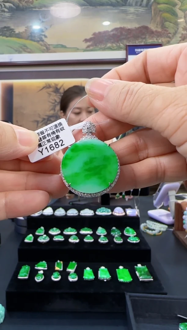 颈饰18K金镶嵌翡翠Y1682无事牌