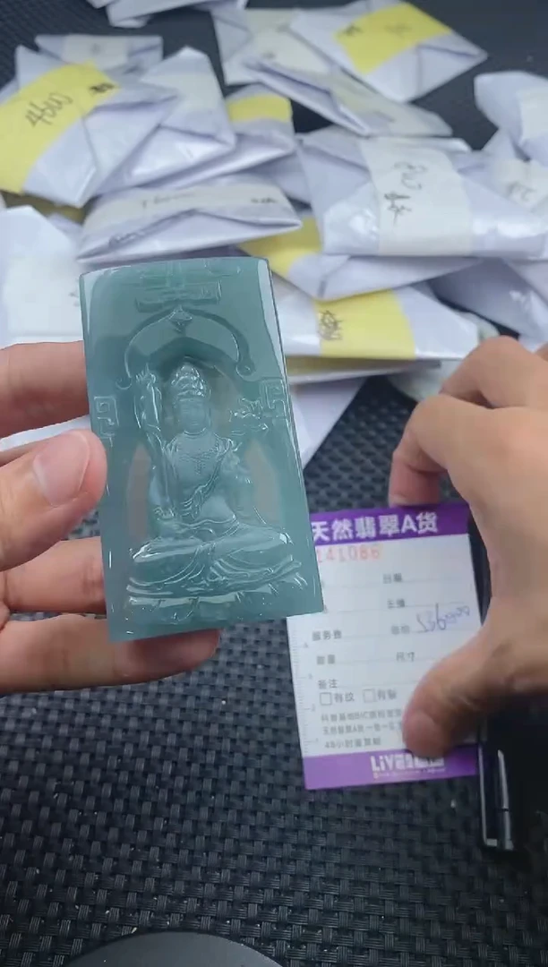 翡翠未镶嵌颈饰