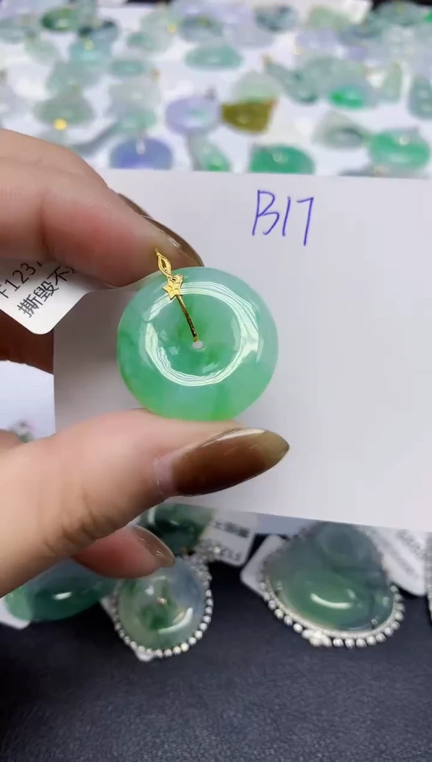 颈饰18K金镶嵌翡翠天然缅甸翡翠A货翡翠百元以上9元证书费自理