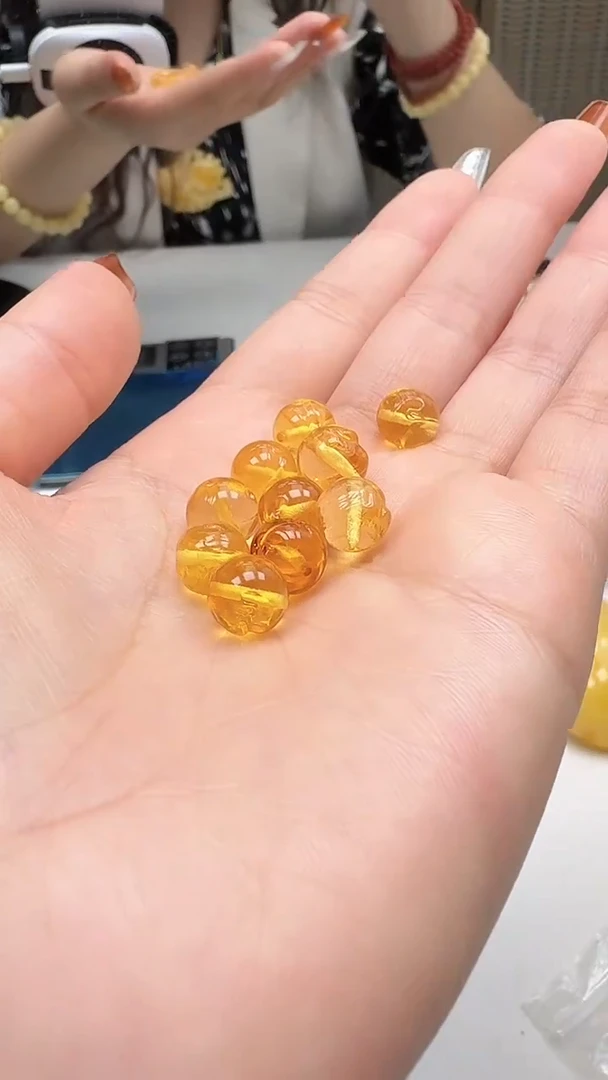 裸石琥珀未镶嵌随机 一个