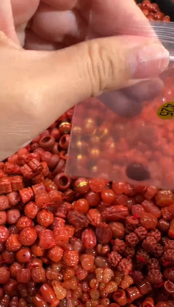 南红玛瑙未镶嵌颈饰1