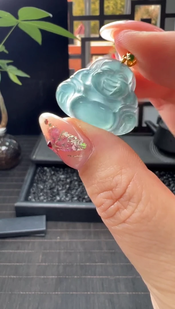 颈饰18K金镶嵌翡翠“****家挂件