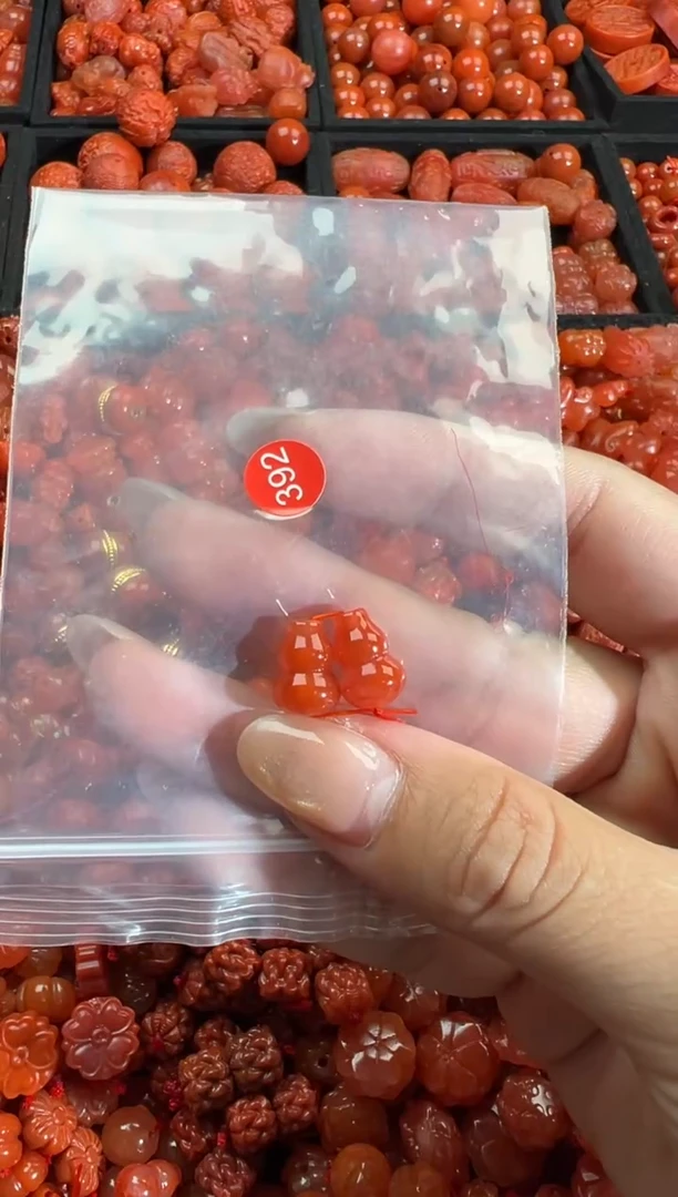 南红玛瑙未镶嵌颈饰1