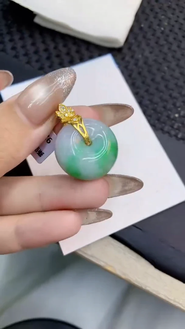 颈饰未镶嵌翡翠1