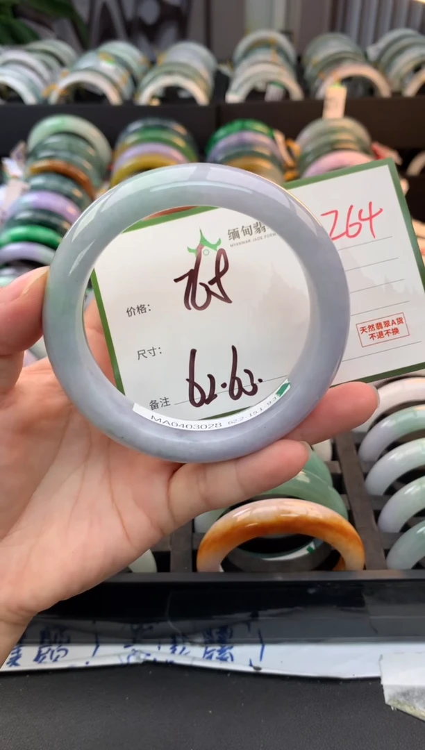 未镶嵌定制翡翠毛货需精细抛光+多人