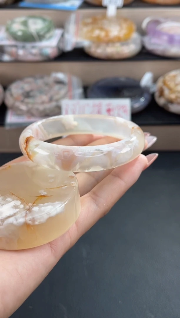 未镶嵌手镯石英质玉56