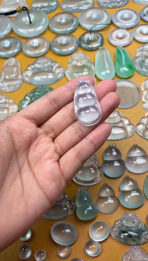 吊坠(不含链)未镶嵌翡翠29 豆子 39.7 20.1 6.1