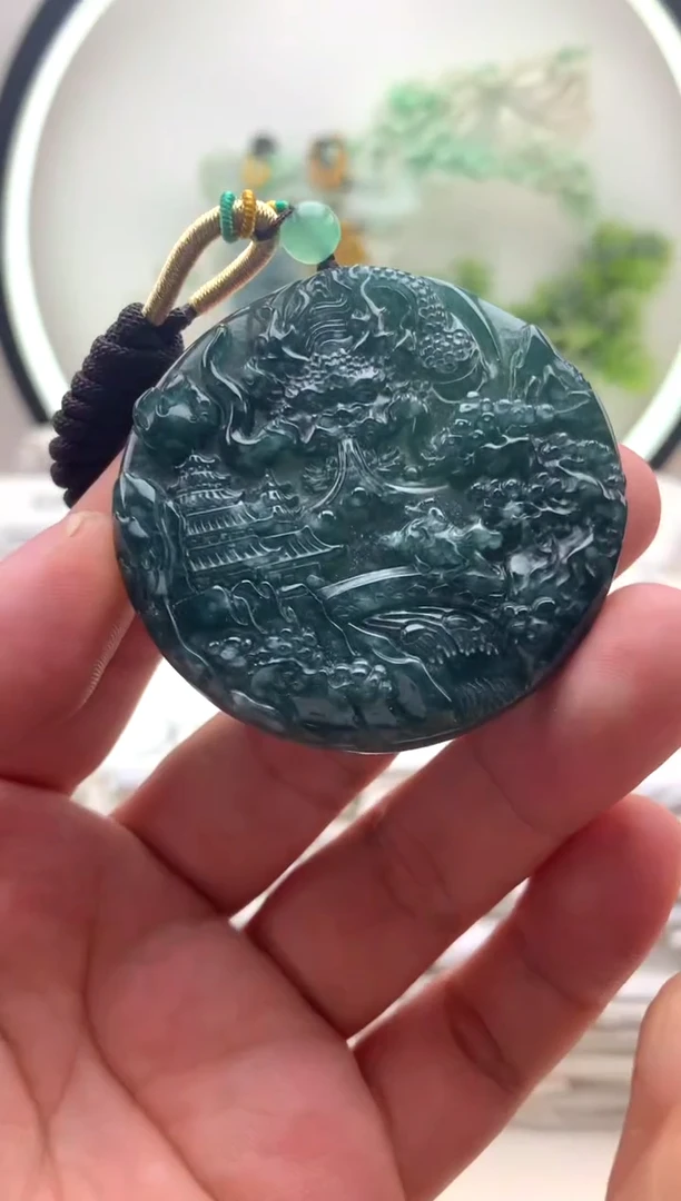 颈饰未镶嵌翡翠山水龙牌
