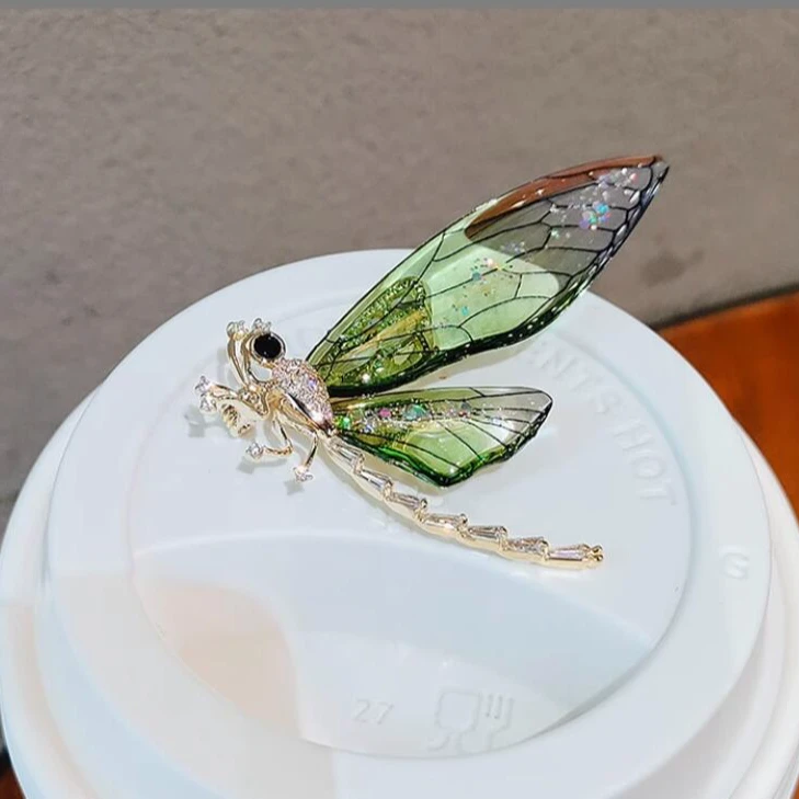 合金胸针 小众设计感透明蜻蜓胸针 轻奢西装别针个性时尚胸花配饰