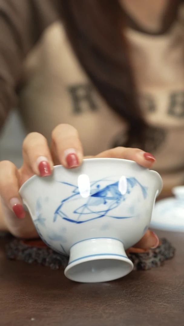 七七专属青花虾纹盖碗