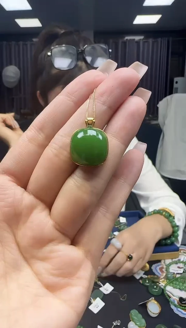 和田玉18K金镶嵌挂件1