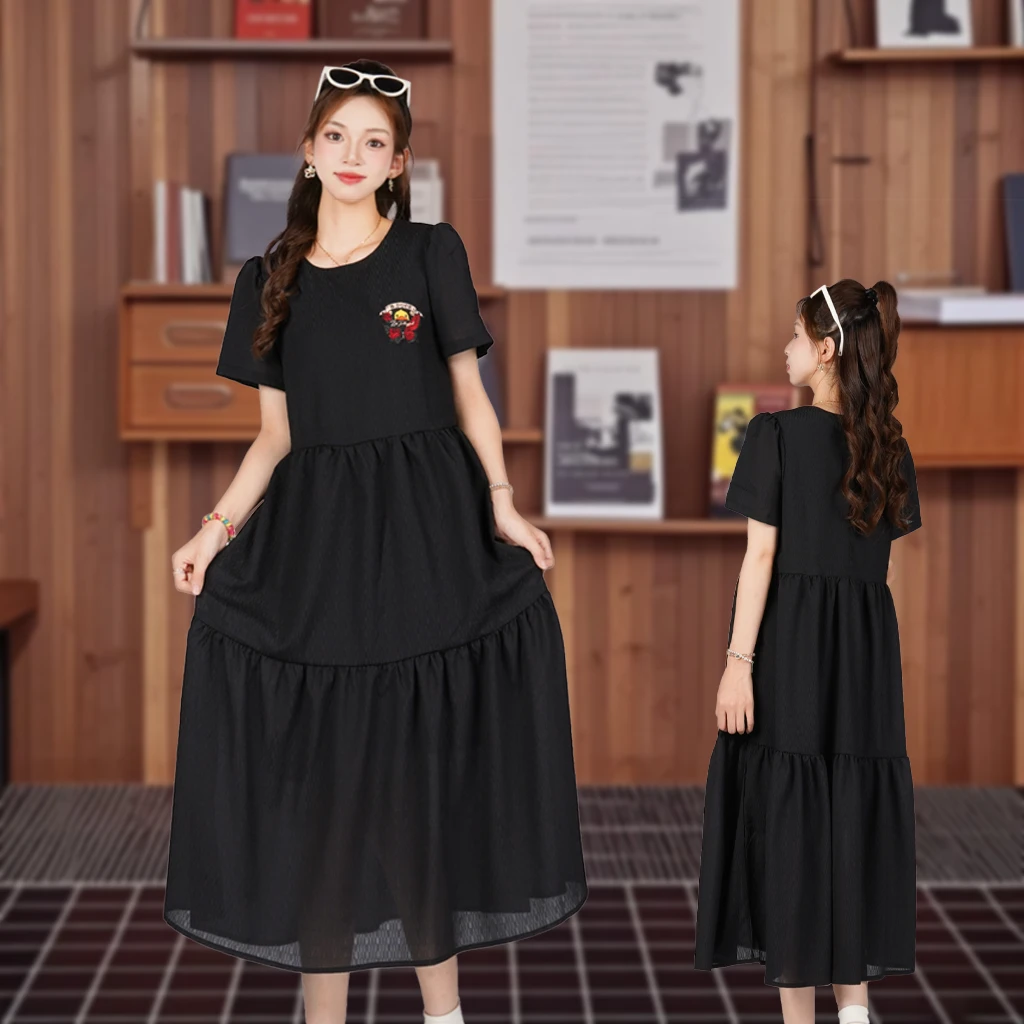 B.Duck小黄鸭2025年夏季新款气质小黑裙微胖显瘦肌理蛋糕连衣裙