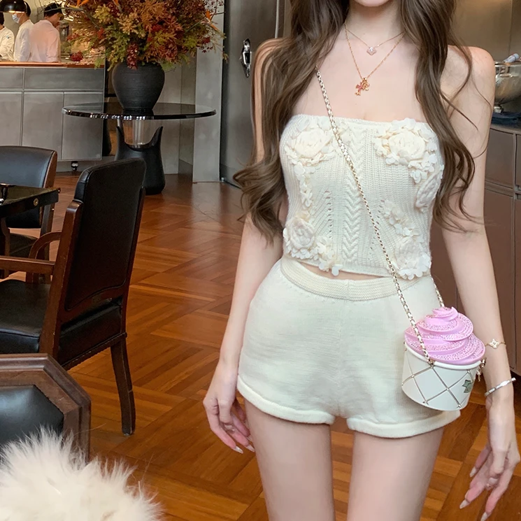 【纯白祷告】2026春季新款立体钩花针织抹胸背心上衣配显瘦短裤套装