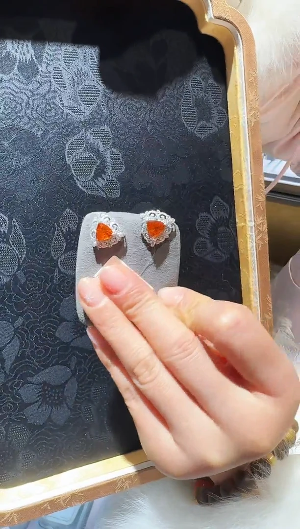 18K金镶嵌耳饰石榴石（芬达石）50【主石5.05ct