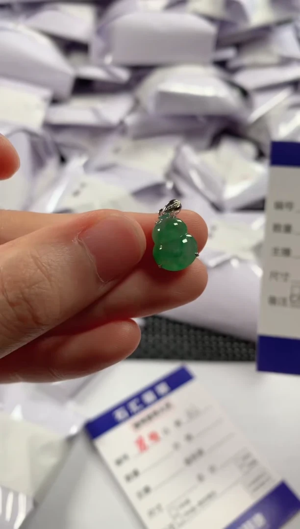 翡翠18K金镶嵌颈饰1