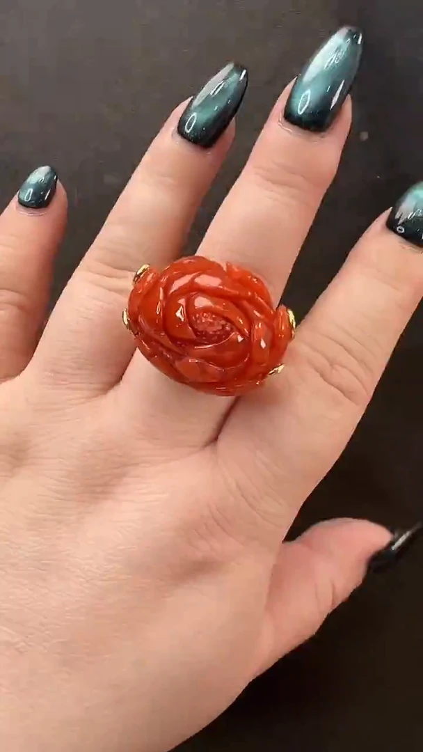 颈饰未镶嵌南红玛瑙戒指