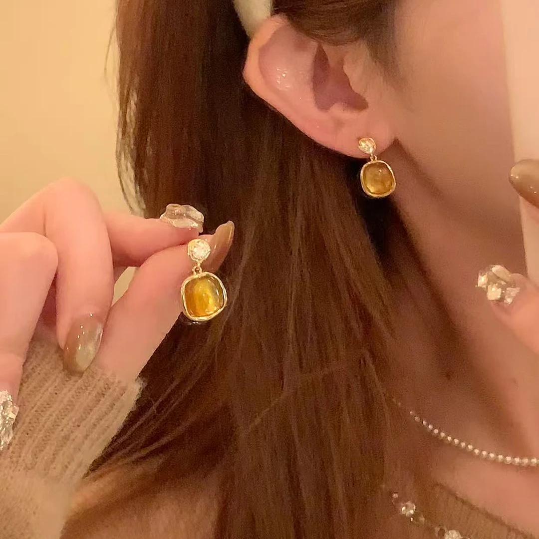 铜合金锆石耳饰 秋冬复古轻奢美拉德流光方糖耳环女气质耳针耳饰