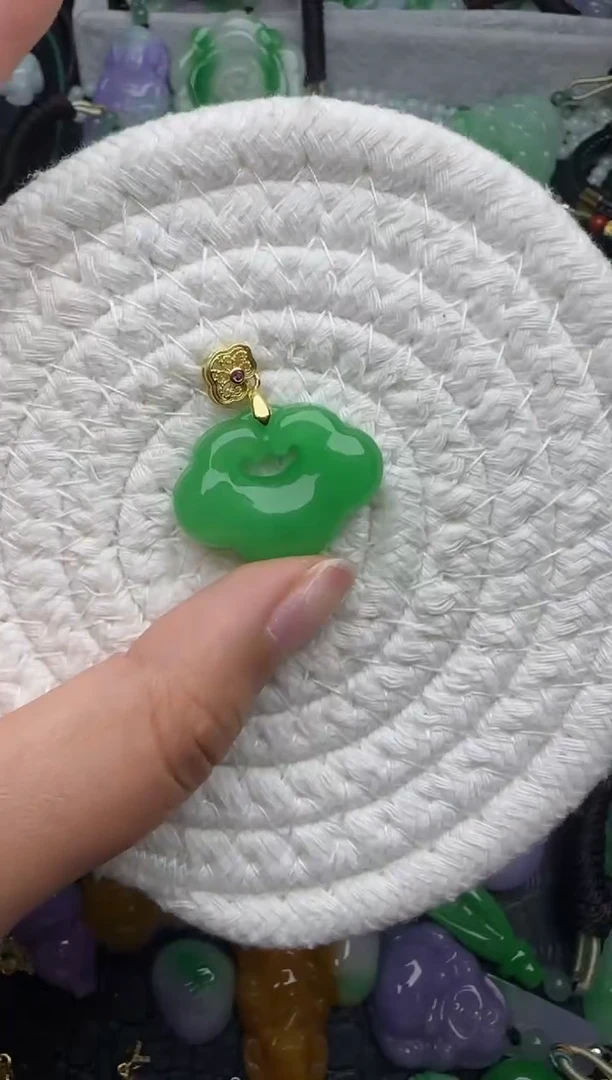 颈饰未镶嵌翡翠缅甸翡翠吊坠