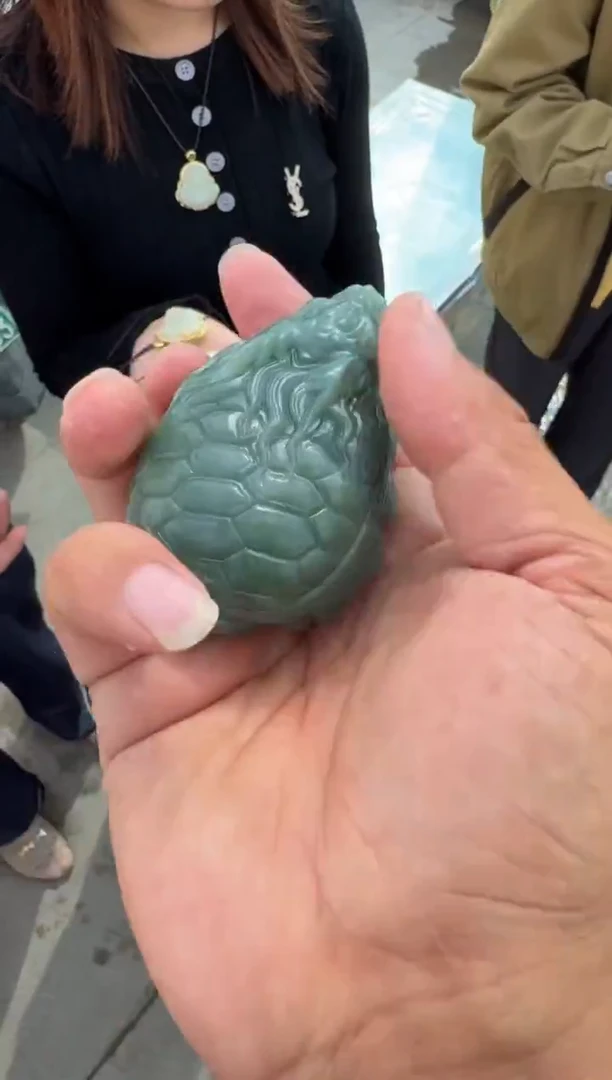 未镶嵌和田玉（糖玉）挂件和田玉