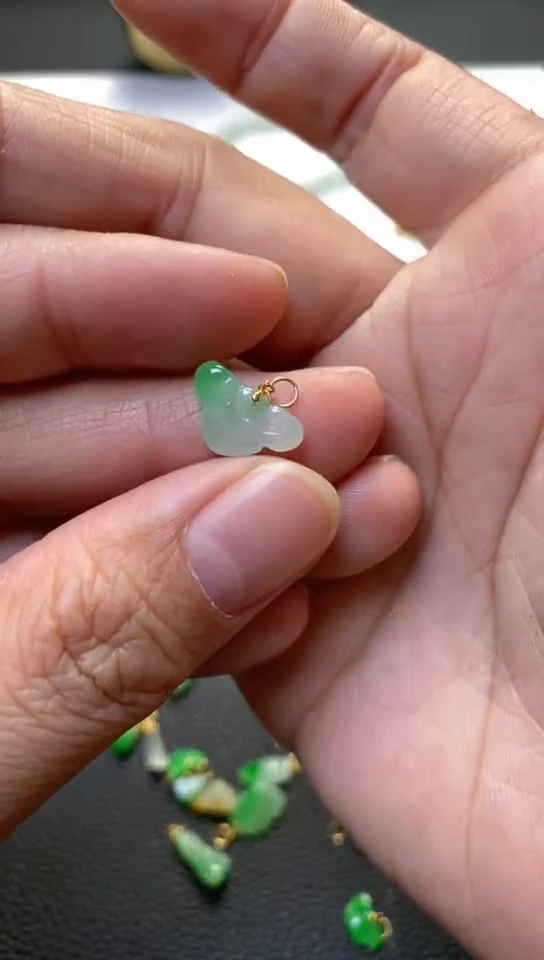 翡翠未镶嵌吊坠(不含链)翡翠净货32415