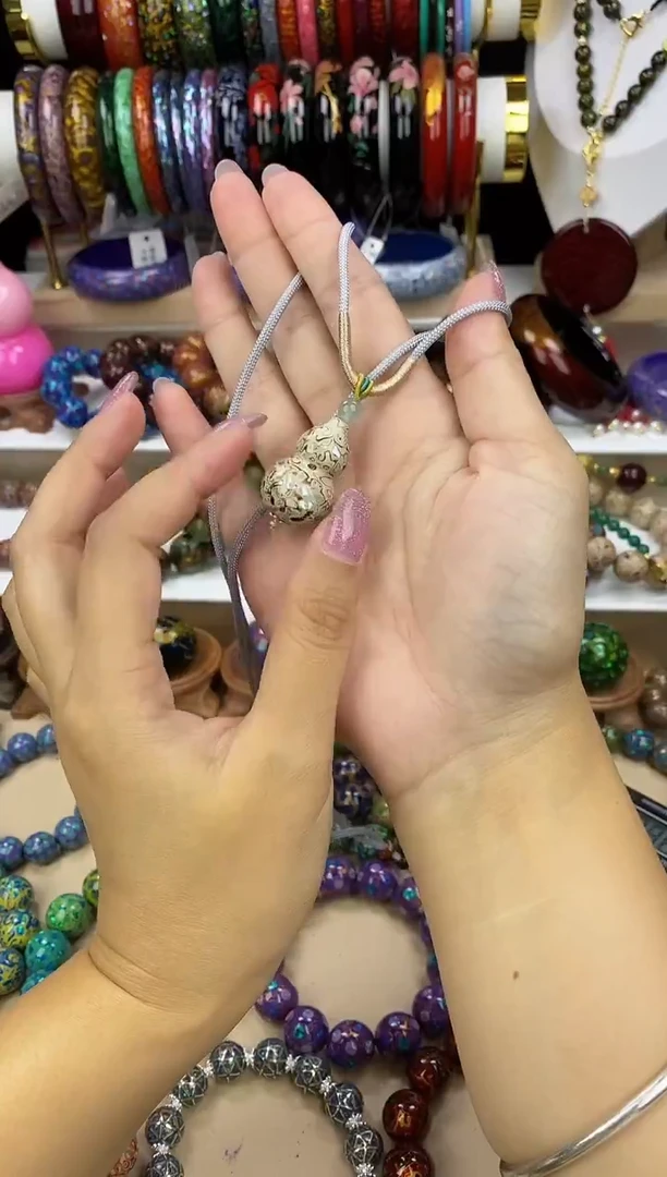 山屿大漆葫芦吊坠