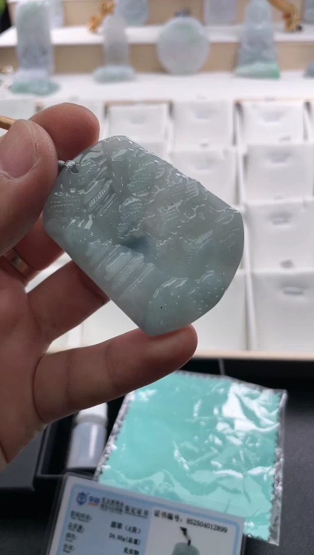 翡翠未镶嵌颈饰..../4/26/ 71