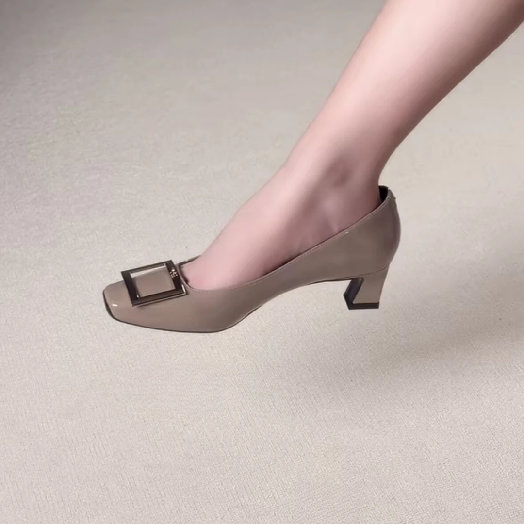 2025年新款春夏轻奢低跟方扣高跟鞋出游百搭舒适爆款洋气单鞋名媛