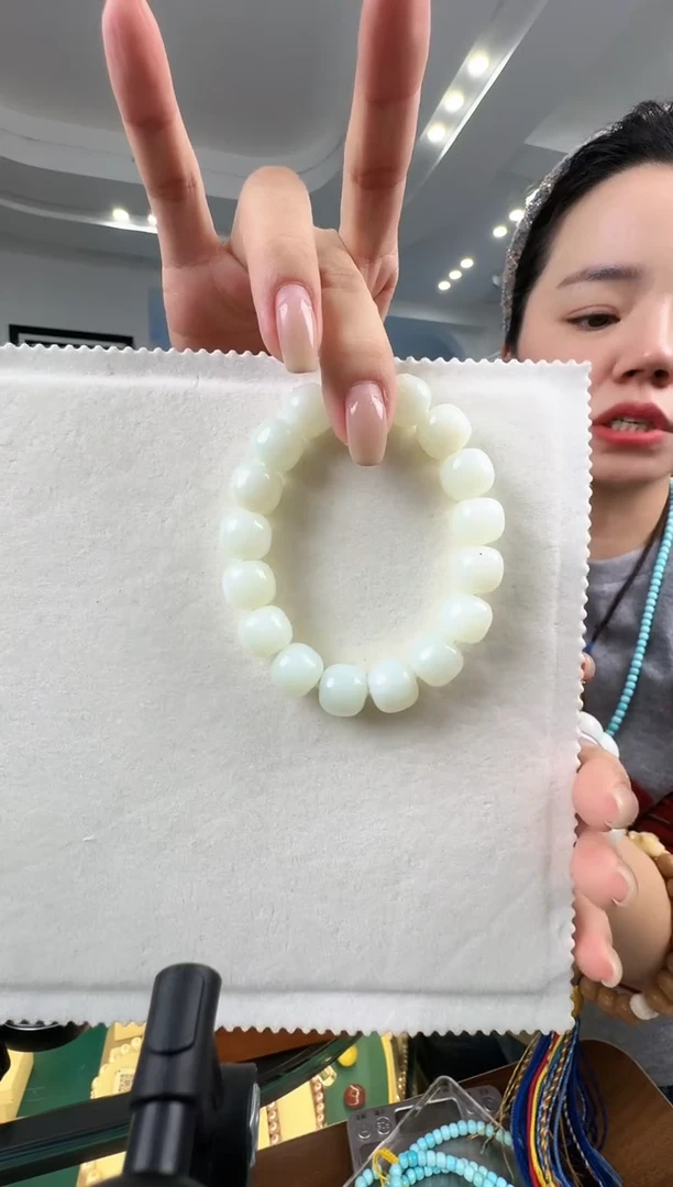 未镶嵌手串和田玉精致的手串