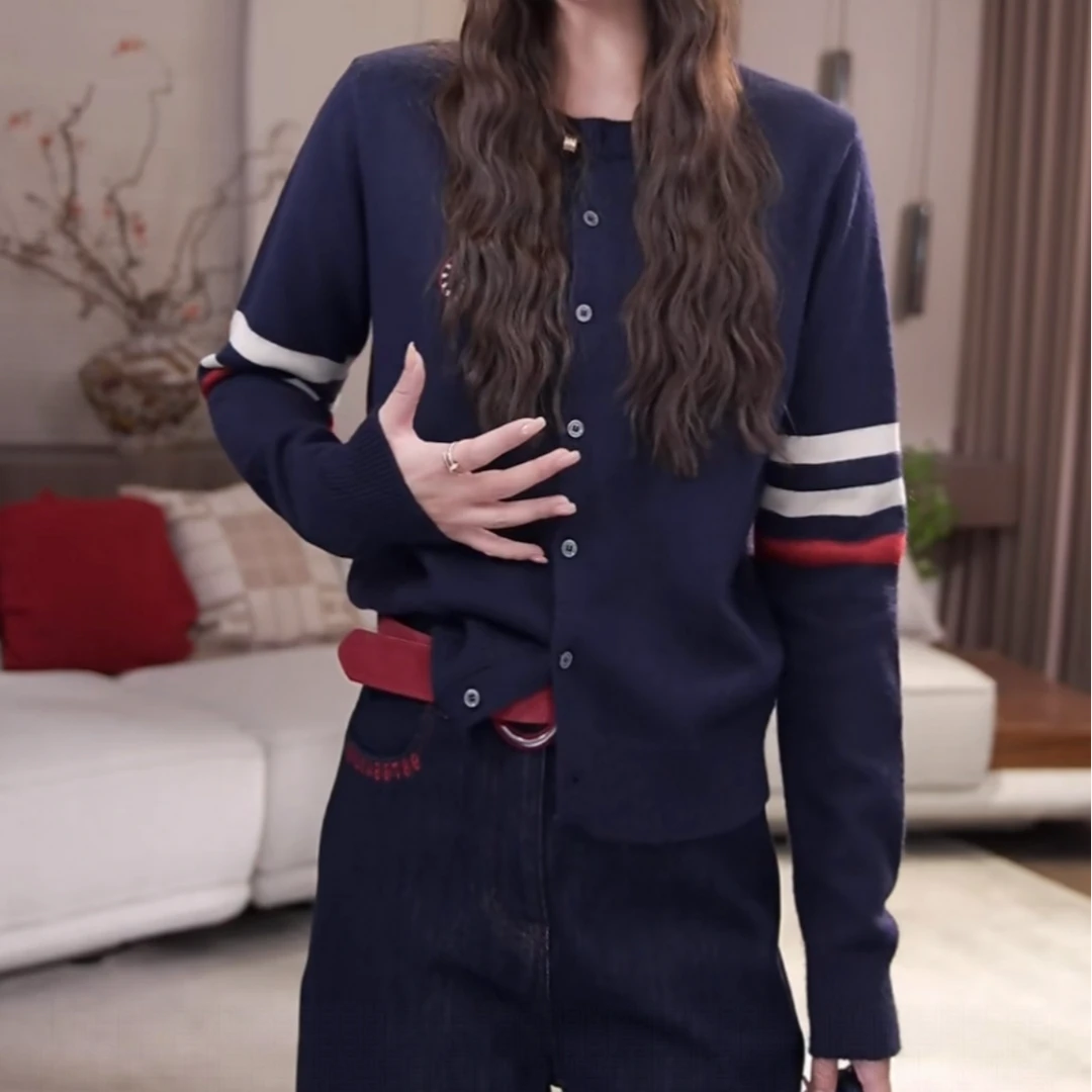 2025秋冬新款撞色条纹拼接针织开衫小众设计感宽松减龄百搭毛衣女