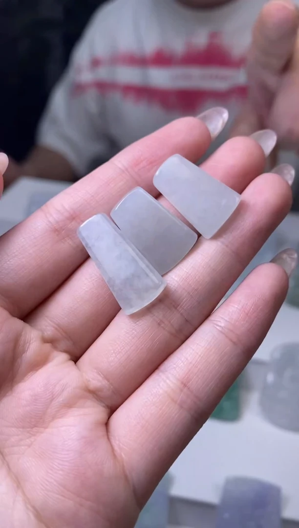 翡翠未镶嵌颈饰无事牌多样性发一