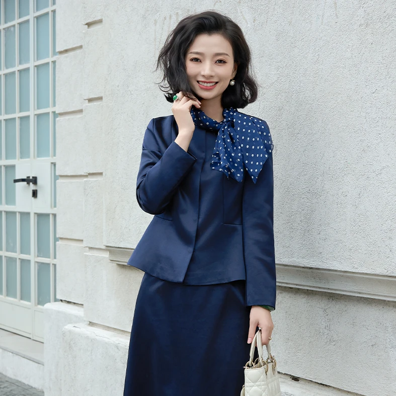 西子/【凯特花瓣】经典气质丝毛缎圆领藏蓝色外套套装/WTBH2095