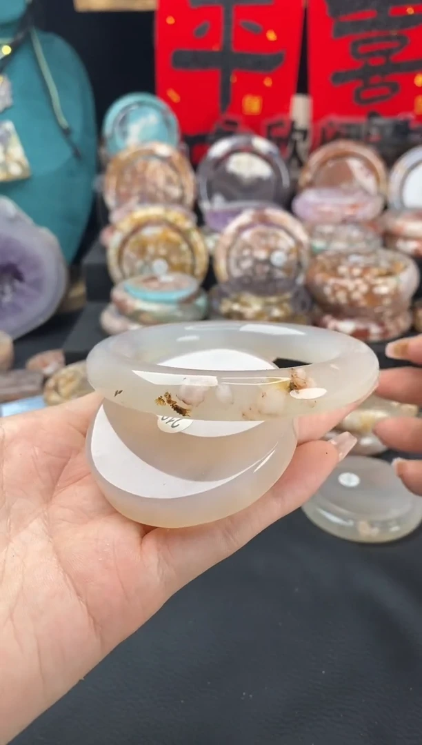 【闪购商品】石英质玉手镯（圆镯）未镶嵌59