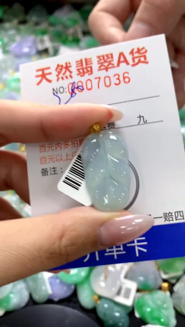 颈饰18K金镶嵌翡翠1111111111111111