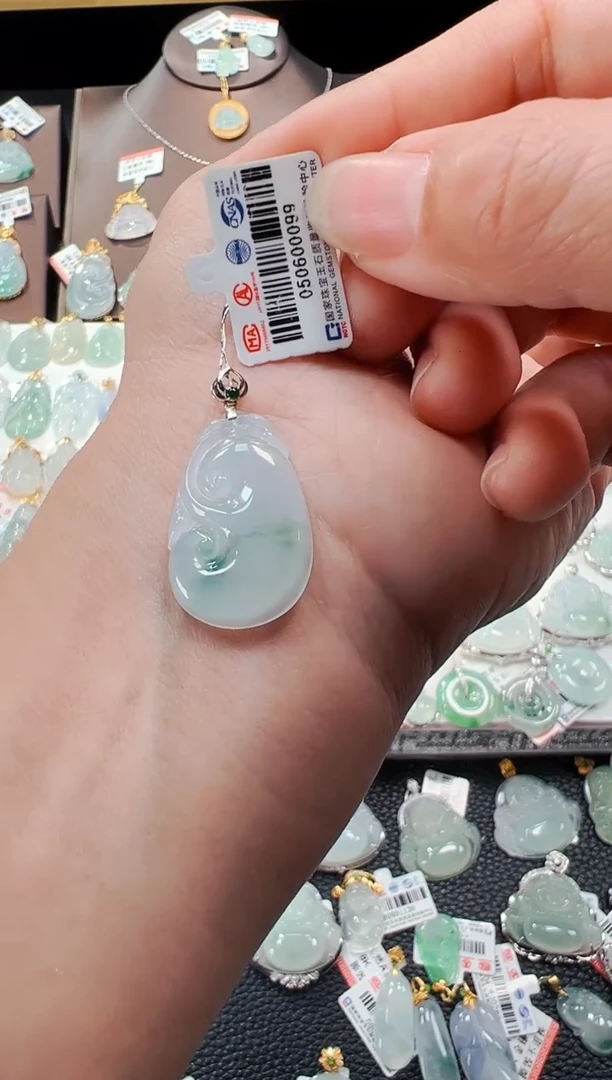 【闪购商品】翡翠吊坠(不含链)18K金镶嵌如意吊坠099