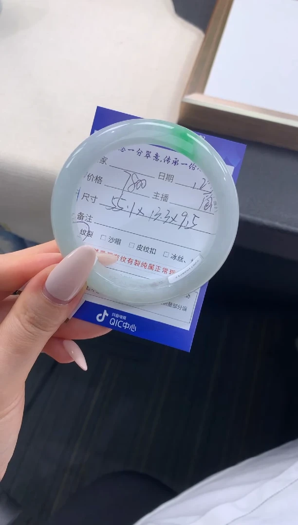 未镶嵌手镯翡翠退货需手镯吊牌标签完好
