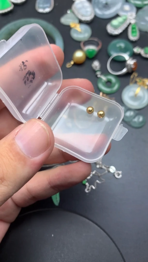 颈饰18K金镶嵌翡翠金珠4mm