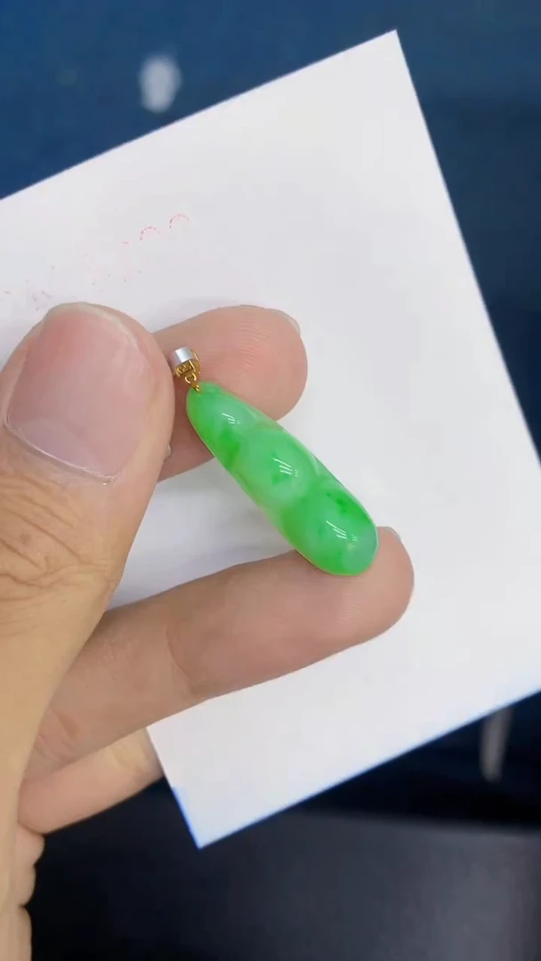 翡翠18K金镶嵌颈饰             1