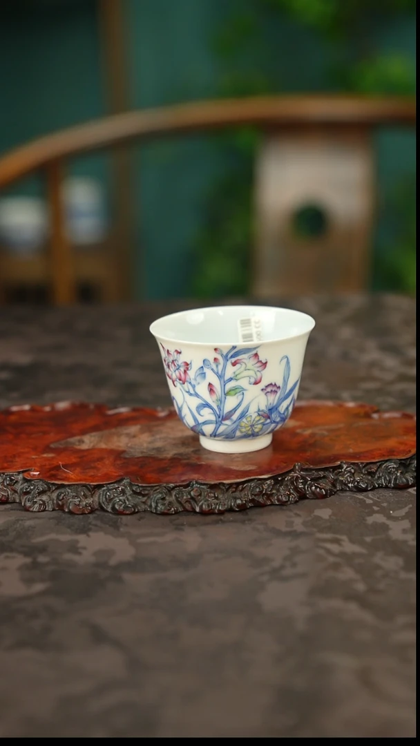 斗彩手绘花卉主人杯